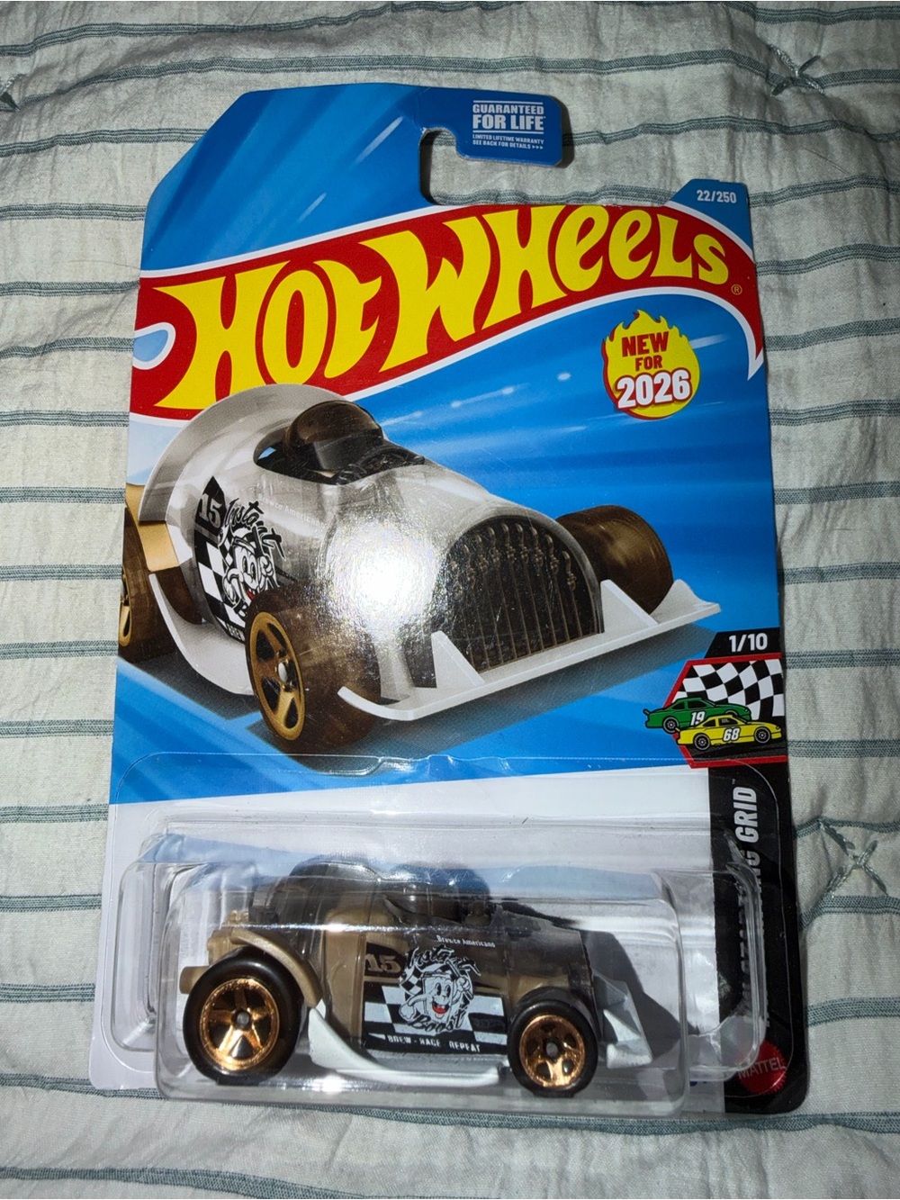 Hot Wheels/Instant Boost Metallic Gold & White Collector Vehicle/Starting Grid